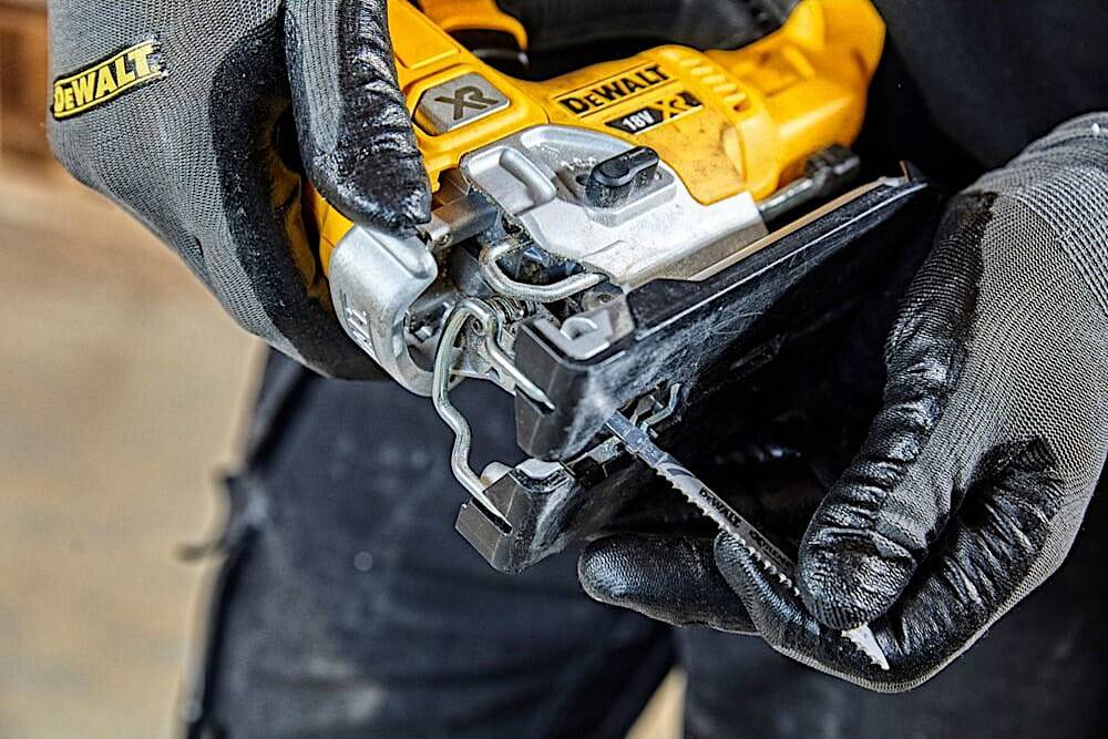 zastosowanie-DEWALT-DCS334N.jpg