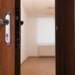 Wybór klamki do drzwi – jak połączyć estetykę z funkcjonalnością w Twoim domu