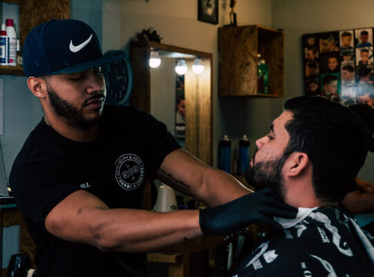 Jak otworzyć barbershop w 2025 roku? Lista wyposażenia i narzędzi na dobry start